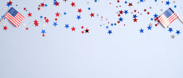 счастливый день президентов баннер макет с американскими флагами и конфетти. сша независимости, день американского труда, день памяти, кон� - star shape confetti red nobody стоковые фото и изображения