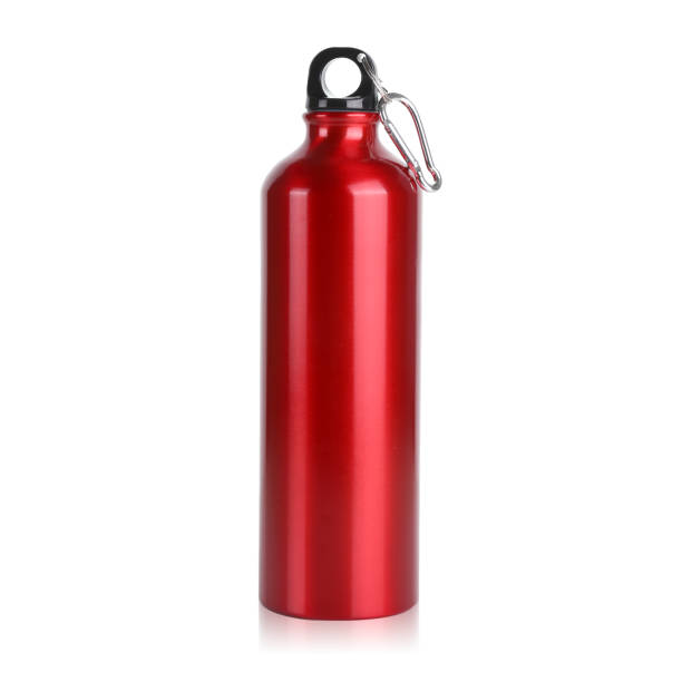 lush lave rojo acero inoxidable aluminio al aire libre senderismo brillante botella de agua de metal con tapa y mango aislado sobre fondo blanco. - water bottle bottle steel stainless steel fotografías e imágenes de stock