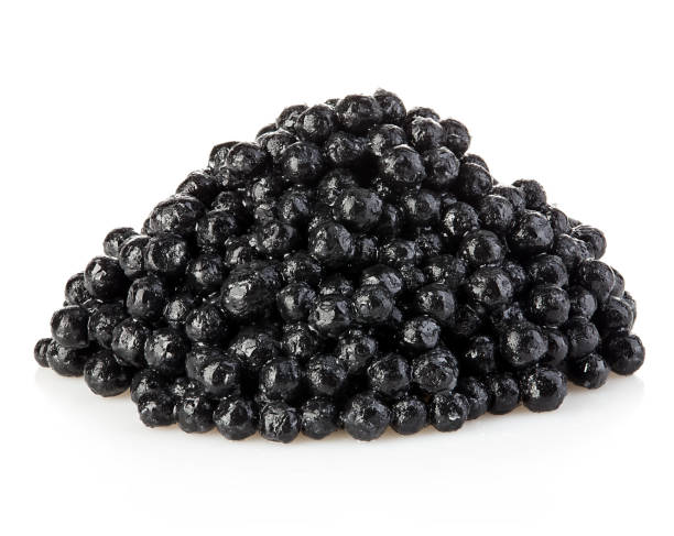 caviar d'esturgeon noir d'isolement sur le fond blanc. - caviar photos et images de collection