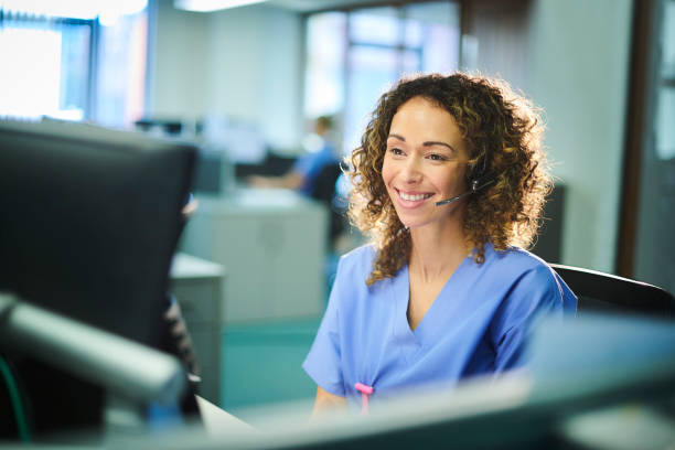 smiling medical customer service rep medical hotline call centre telecommunications equipment photos stock pictures, royalty-free photos & images