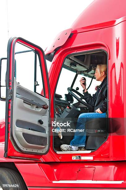 너무해 여자 배달차 추진자 트럭 기사에 대한 스톡 사진 및 기타 이미지 - 트럭 기사, 여자, 운전하기