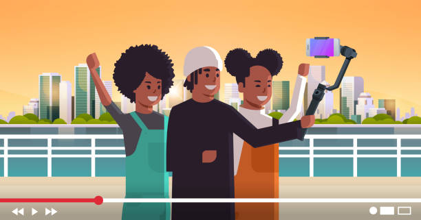 illustrations, cliparts, dessins animés et icônes de peope utilisant le stabilisateur de selfie stabilisateur les voyageurs américains africains prenant la photo de selfie sur l'appareil-photo de smartphone blogging tir vlog concept moderne de paysage urbain portrait de fond horizontal - vacations women men stability