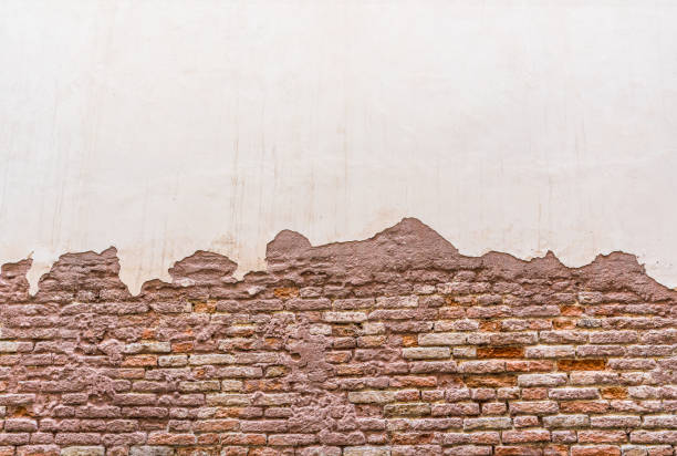 istock Vintage cracked brick wall 1197656747