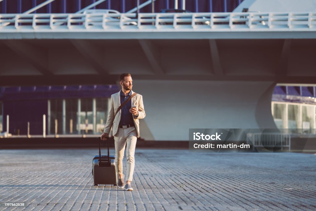 Biznesmen w podróży służbowej w Hiszpanii - Zbiór zdjęć royalty-free (Lotnisko)