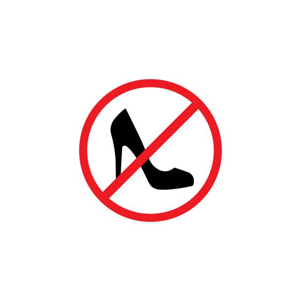 illustrations, cliparts, dessins animés et icônes de chaussure femelle noire avec le talon haut dans le cercle croisé rouge. interdit, pantoufle non autorisée avec talon de pointe. - stiletto pump shoe shoe high heels