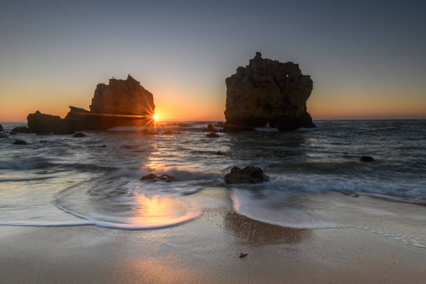 istock Sunrise over the ocean 1197673362