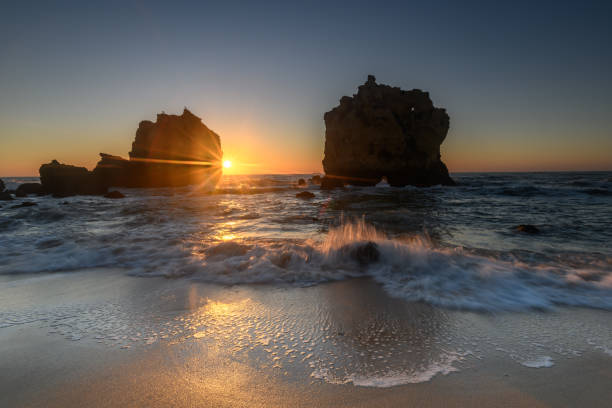 istock Sunrise over the ocean 1197674363