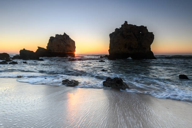 istock Sunrise over the ocean 1197675458