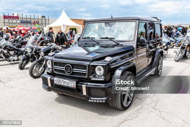 Photo libre de droit de Voiture Noire De Luxe Mercedesbenz Classe G Brabus 36 banque d'images et plus d'images libres de droit de Accorder un instrument