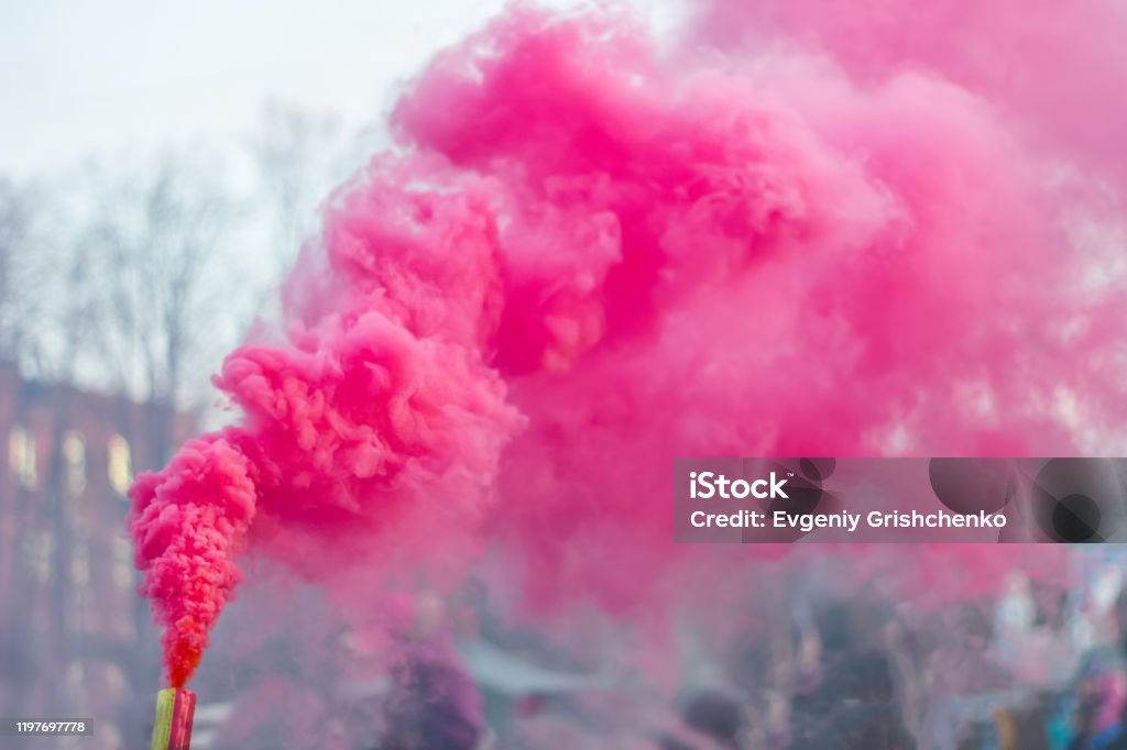 Festa Di Fumogeni Colorati Rosa Fumo Bomba - Fotografie stock e
