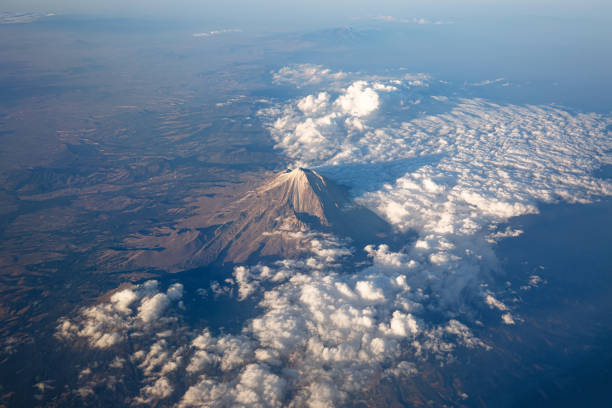 A scenic aerial view of Popocatepetl, a second highest peak in Mexico. It is an active stratovolcano, located in the states of Puebla, Morelos and Mexico, in central Mexico. A scenic aerial view of Popocatepetl, a second highest peak in Mexico. It is an active stratovolcano, located in the states of Puebla, Morelos and Mexico, in central Mexico. popocatepetl volcano photos stock pictures, royalty-free photos & images
