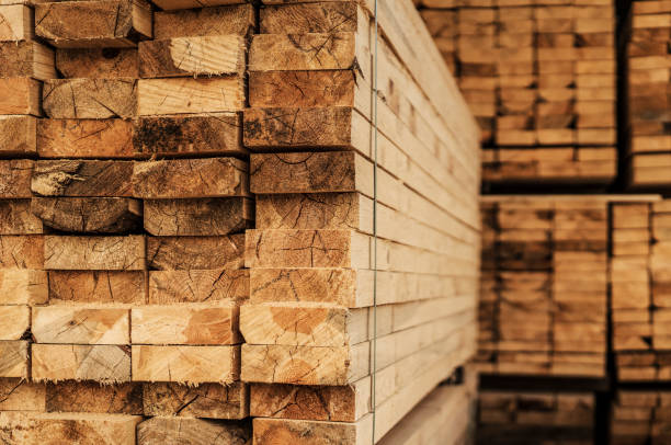 목재 마당에 나무 판자 더미 - construction material 뉴스 사진 이미지