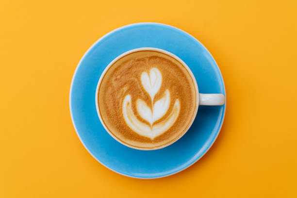 cup of fresh coffee on blue background - coffee top view imagens e fotografias de stock