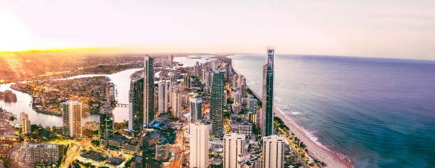 surfers paradise gold coast queensland australie horizon au coucher du soleil - q1 photos et images de collection