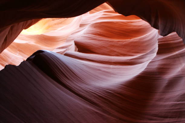 vista bonita de formações de rocha vermelha da garganta do antílope - lower antelope canyon - fotografias e filmes do acervo