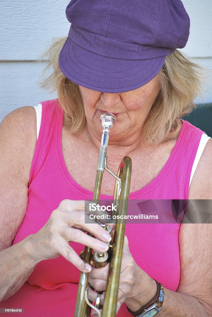 Femme de joueur de trompette de jazz. - Photo de Adulte libre de droits