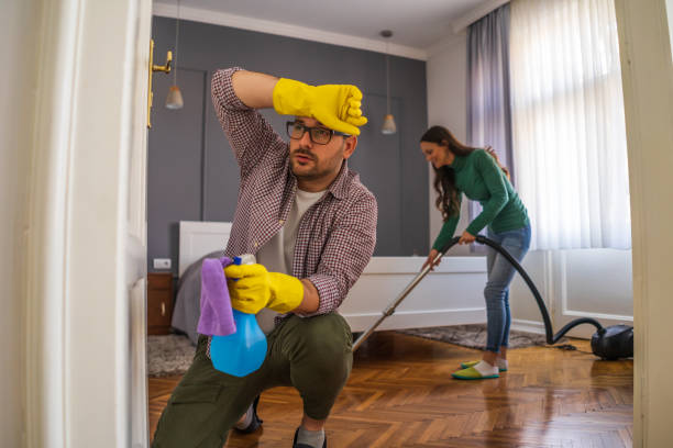 istock Couple is cleaning their home 1197848393