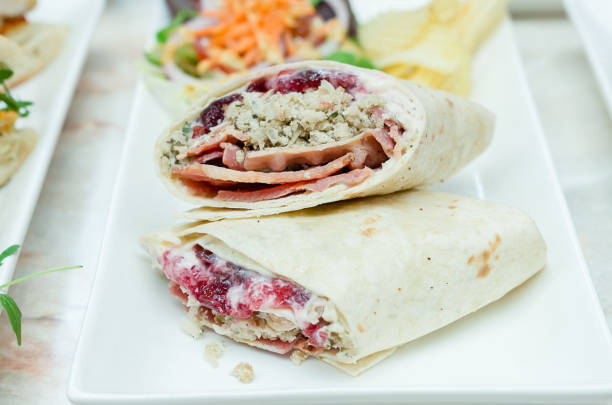 sandwichs faits maison - sandwich turkey cranberry cheese photos et images de collection