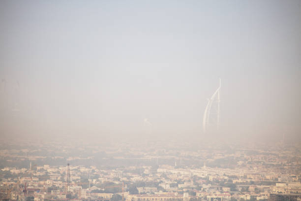 luftaufnahme von dubai mit nebel - fog desert arabia sunset stock-fotos und bilder