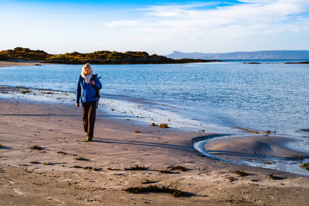 beach time just for herself, arisaig, scotland - mallaig imagens e fotografias de stock