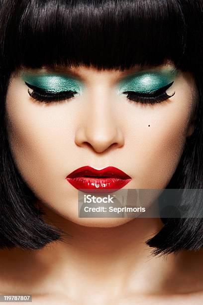 Bob Acconciatura Makeup Di Natale Primo Piano Del Volto Femminile Puro - Fotografie stock e altre immagini di Adulto