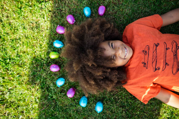 ostern auf meinem geist! - coole jungs frisuren stock-fotos und bilder