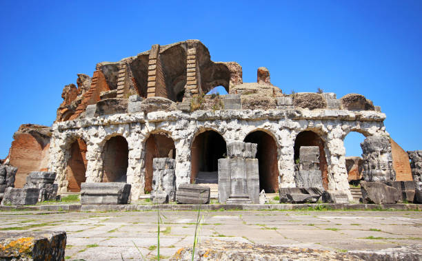 anfiteatro de santa maria capua vetere en la ciudad de capua, italia - 5549 fotografías e imágenes de stock