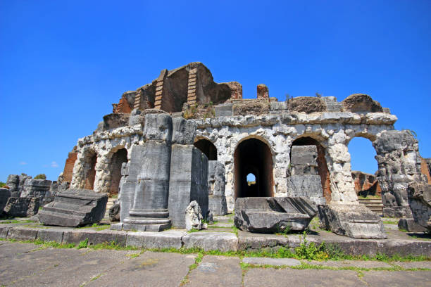 santa maria capua vetere amphitheater in capua, italien - 5550 stock-fotos und bilder