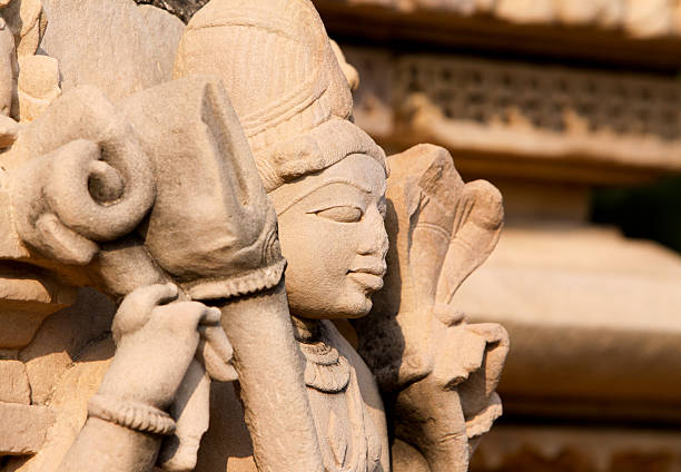khajuraho à madhya pradesh, inde - sculpture khajuraho india indian culture photos et images de collection