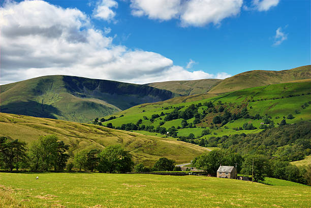 「howgill ・フェルズ - uk mountain color image cumbria ストックフォトと画像