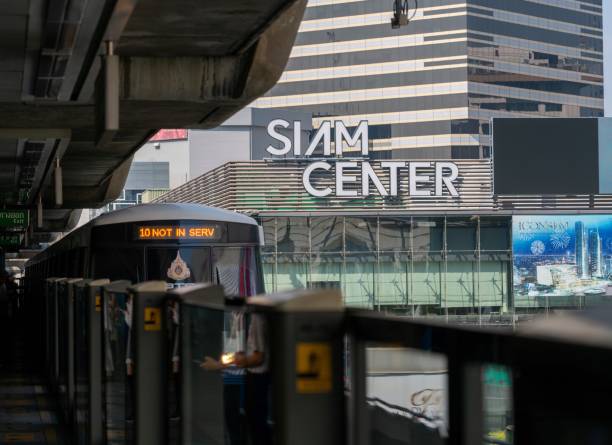 siam center shopping mall view from the siam bts station siam center shopping mall is one of the popular shopping center in bangkok - siam square imagens e fotografias de stock