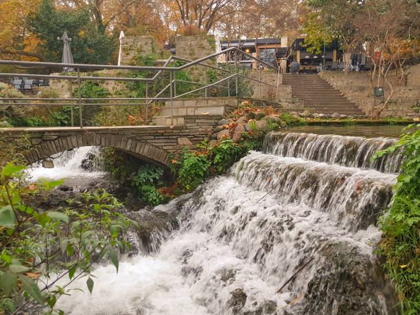 edessa cidade, cachoeiras pozar e águas termais na grécia outonal - waterfall health spa man made landscape - fotografias e filmes do acervo