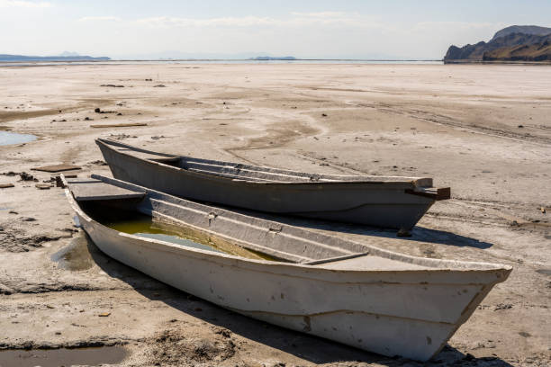 urmia salt lake łodzie iran - lake urmia zdjęcia i obrazy z banku zdjęć