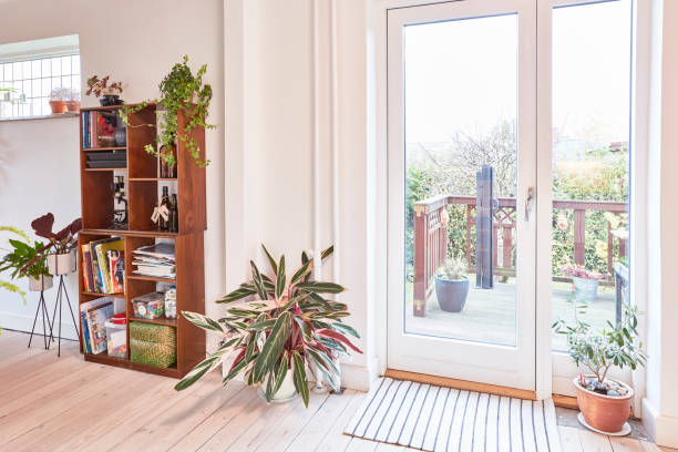 istock Nordic Home - Big door 1198003801