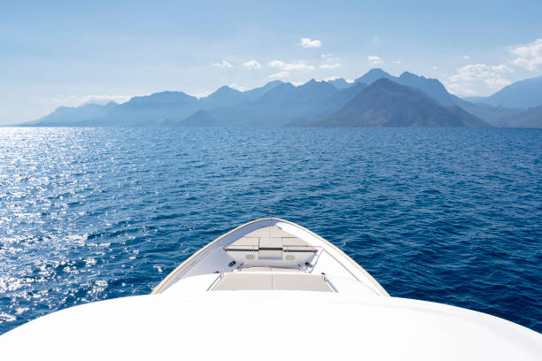 wide angle shot of front of the yacht - yacht luxury front view ships bow imagens e fotografias de stock