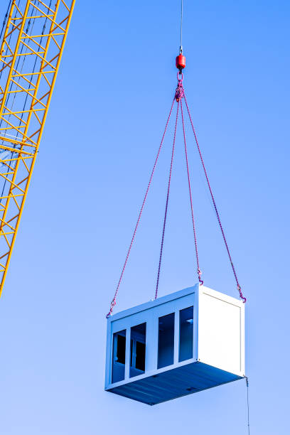 bureau mobile à une grue - modular home interior residential structure housing development photos et images de collection