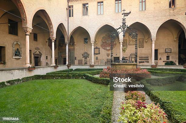 Habitación Cloister Foto de stock y más banco de imágenes de Aire libre - Aire libre, Antiguo, Arcada