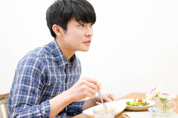 istock Happy couple eating scenery 1198058680