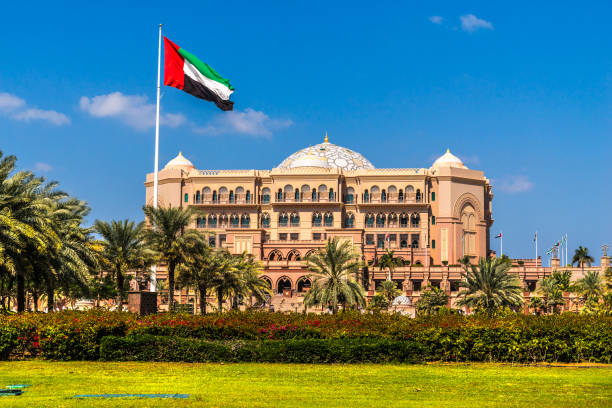 дворец эмиратов, абу-даби, объединенные арабские эмираты - emirates palace hotel стоковые фото и изображения