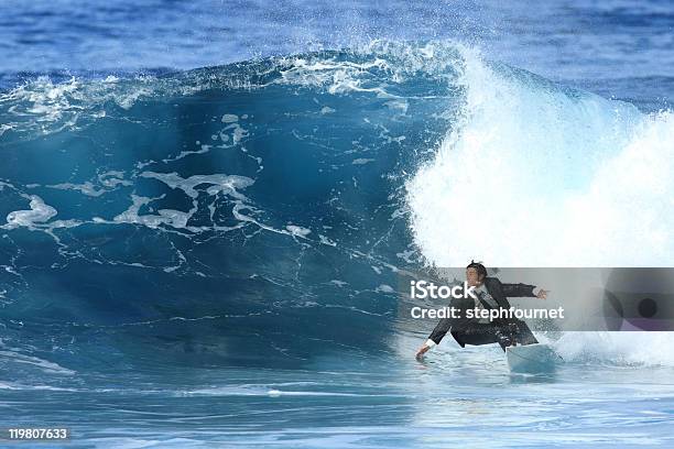 Hombre De Negocios Joven Surf Foto de stock y más banco de imágenes de Surf - Surf, Ejecutivo, Traje
