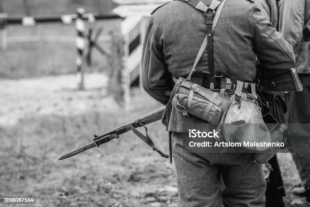 Wehrmachtssoldat Mit Gewehr Stockfoto und mehr Bilder von Krieg - Krieg, Ziffer 2, Globus