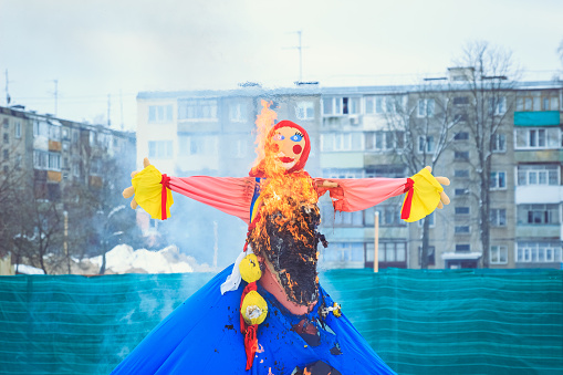 https://media.istockphoto.com/id/1198088078/photo/burning-traditional-dolls-on-shrovetide.jpg?b=1&s=170667a&w=0&k=20&c=tfD1ADlkNPclLt5EIbhrgHoY13ZqKe1T2MZjHSSOW_U=