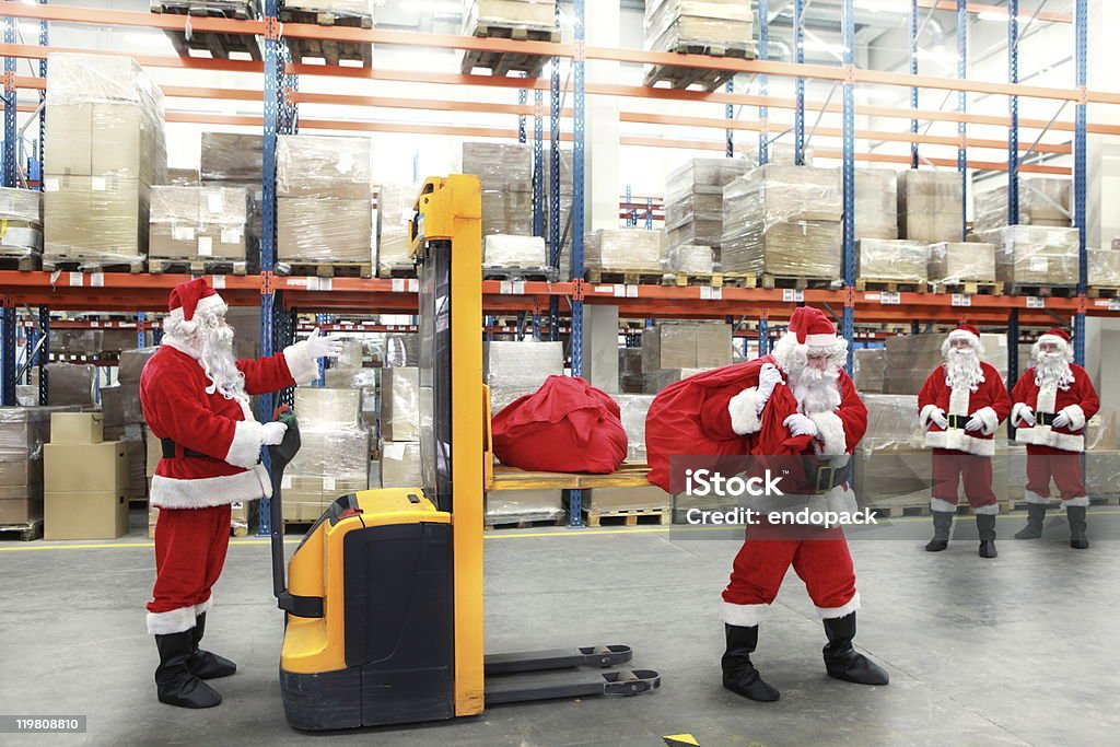 santa cláusula na fila para sacos de presentes - Foto de stock de Papai Noel royalty-free