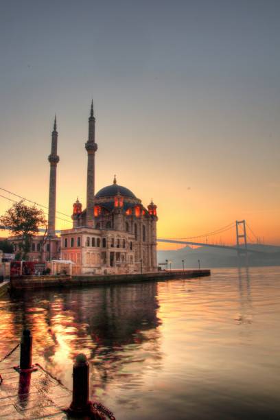 mezquita de ortakoy - ortakoy mosque fotografías e imágenes de stock