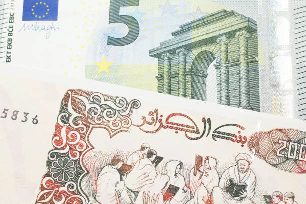 um dinar argelino com uma nota euro - algerian currency - fotografias e filmes do acervo