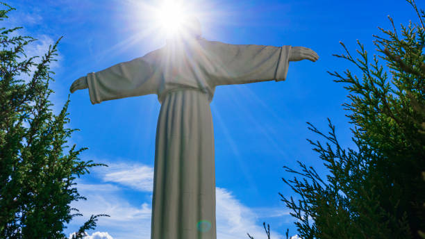 istock Statue of Christ 1198122916