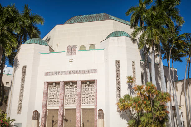istock Temple Emanu-El  in Miami Beach 1198124165