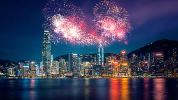 빅토리아 하버, 홍콩에서 불꽃놀이 - night sky hong kong architecture 뉴스 사진 이미지