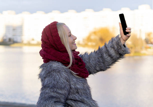 istock Waiting on the phone 1198179975