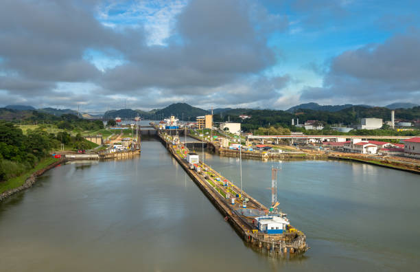 파나마 운하 미라플로레스 웨스트 - panama canal panama canal construction 뉴스 사진 이미지